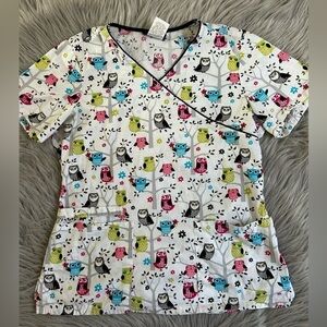 Cherokee Scrub Top Womens Size Small White Owl Print Short Sleeve Work Shirt